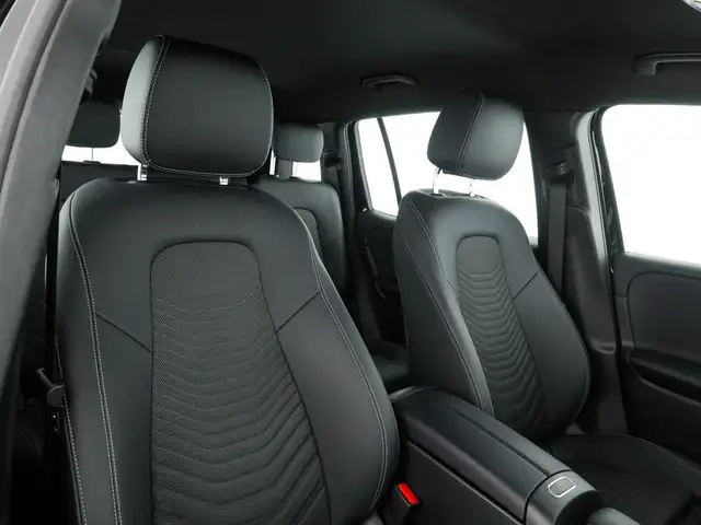 Mercedes-Benz GLB view 12