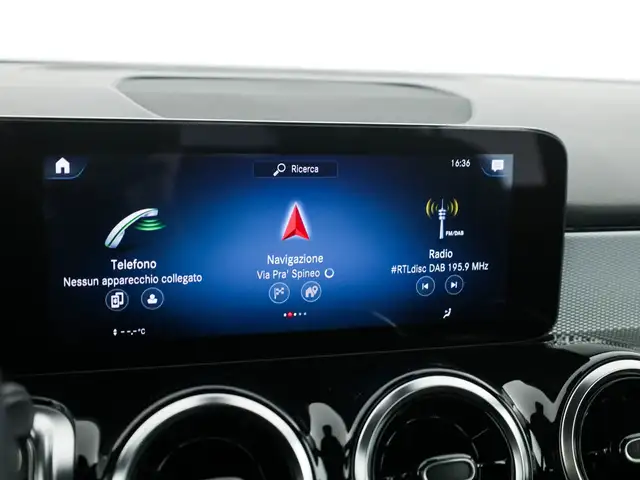 Mercedes-Benz GLB view 16