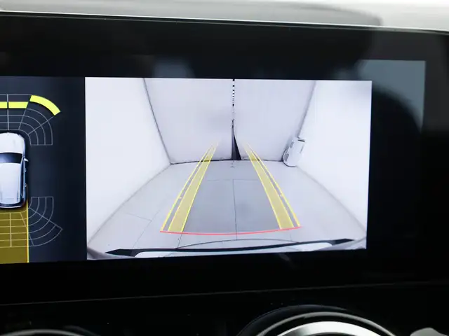 Mercedes-Benz GLB view 17