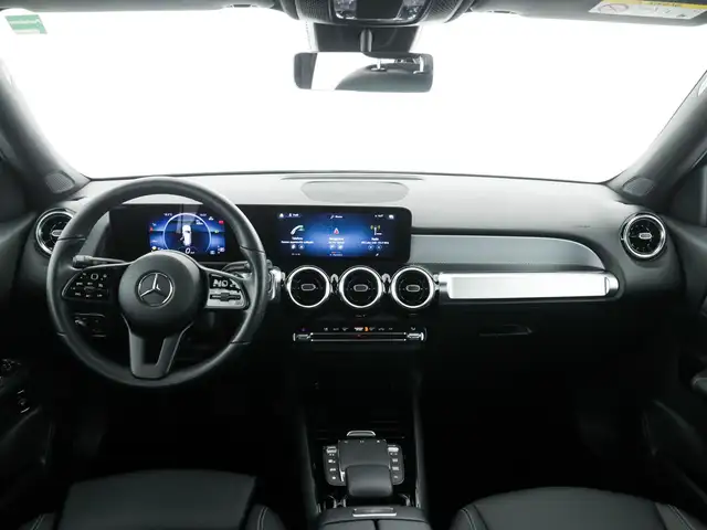 Mercedes-Benz GLB view 9