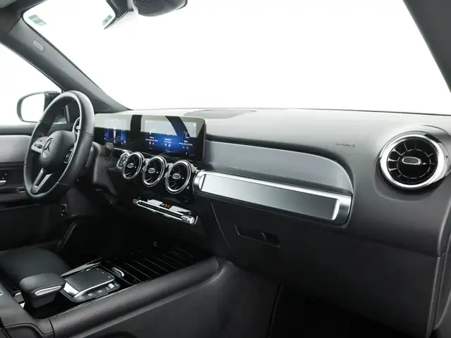 Mercedes-Benz GLB view 10