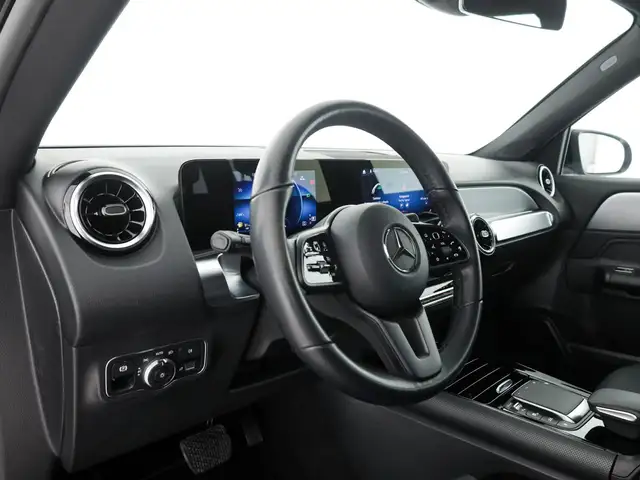Mercedes-Benz GLB view 11