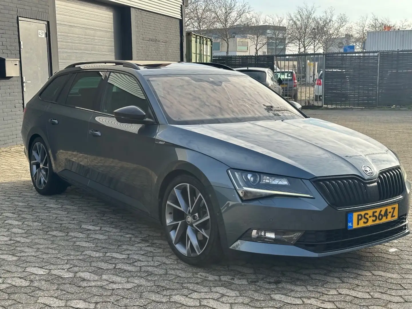 Skoda Superb Combi 1.4 TSI Sportline, Pano, LED Matrix, Trekhaa Grijs - 2