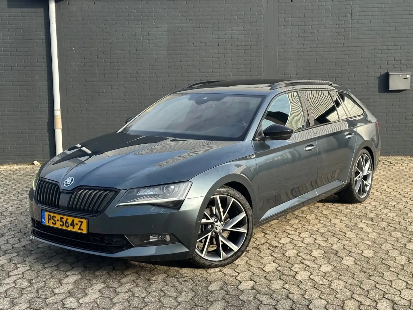 Skoda Superb Combi 1.4 TSI Sportline, Pano, LED Matrix, Trekhaa Grijs - 1
