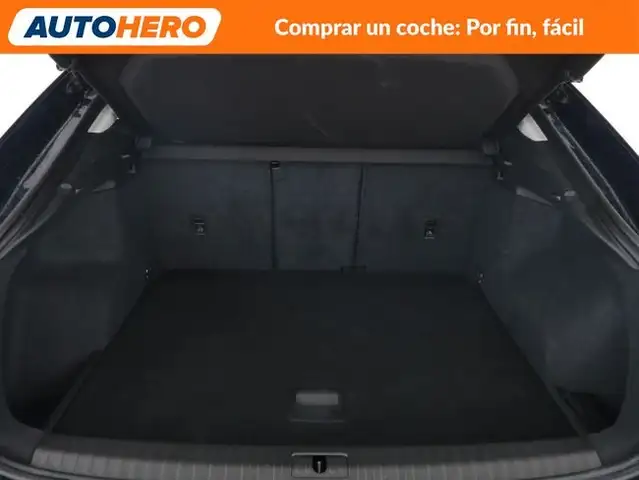 Audi Q3 view 18