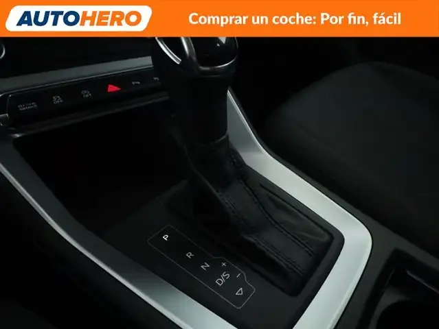 Audi Q3 view 28