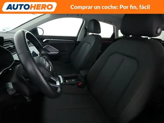 Audi Q3 view 11