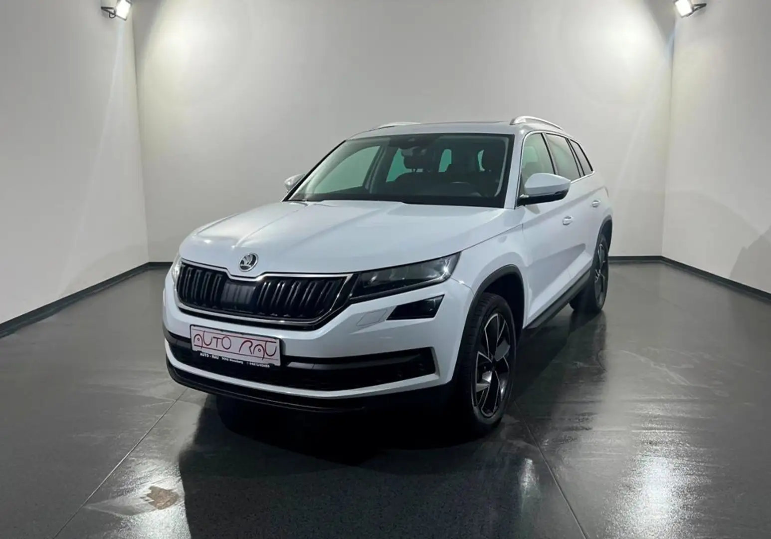 Skoda Kodiaq Kodiaq 2.0 TDI Style 4x4 DSG *7SITZE*PANO*AHK*360* Weiß - 2