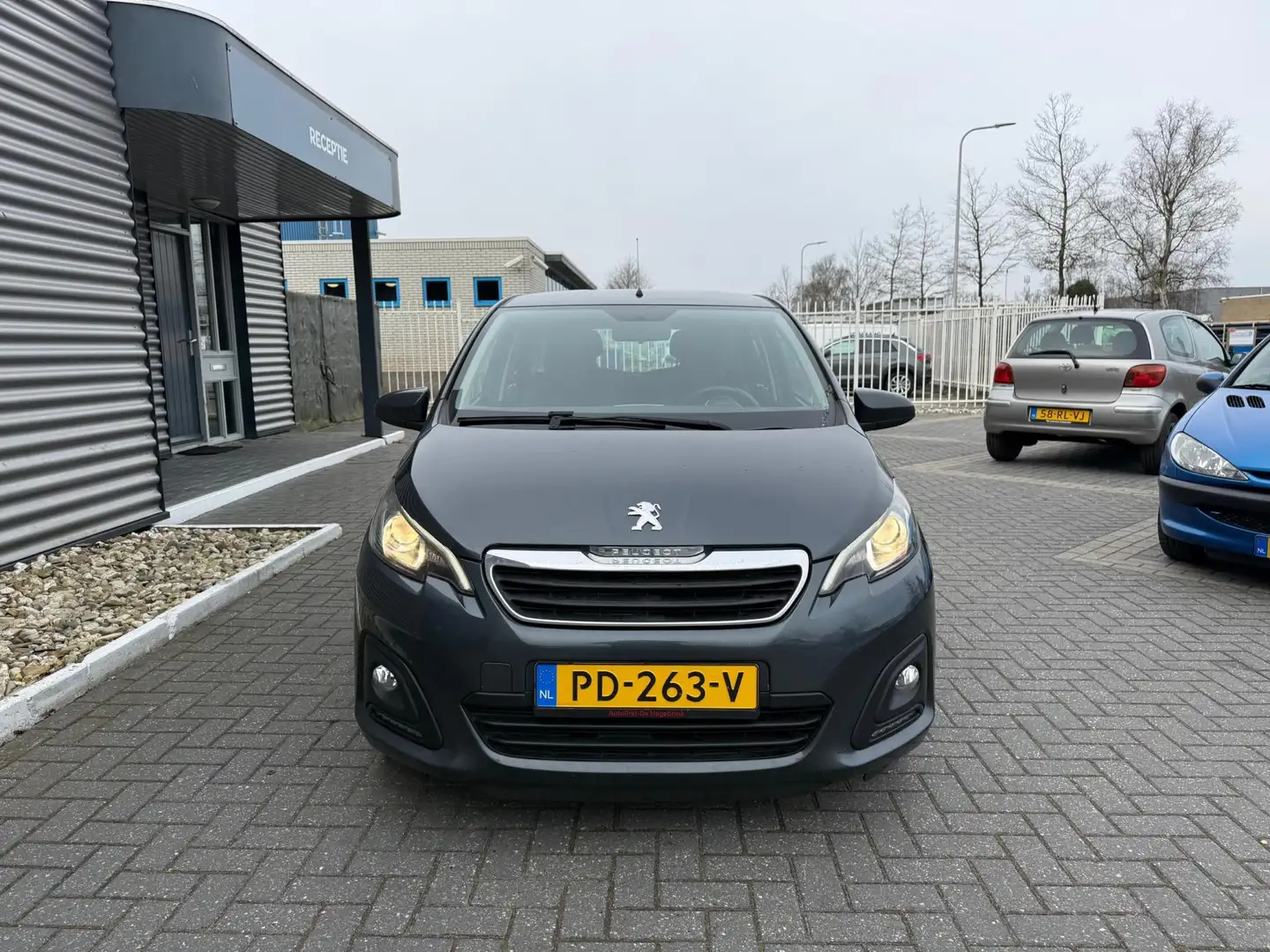 Peugeot 108 1.0 e-VTi Active Grau - 2