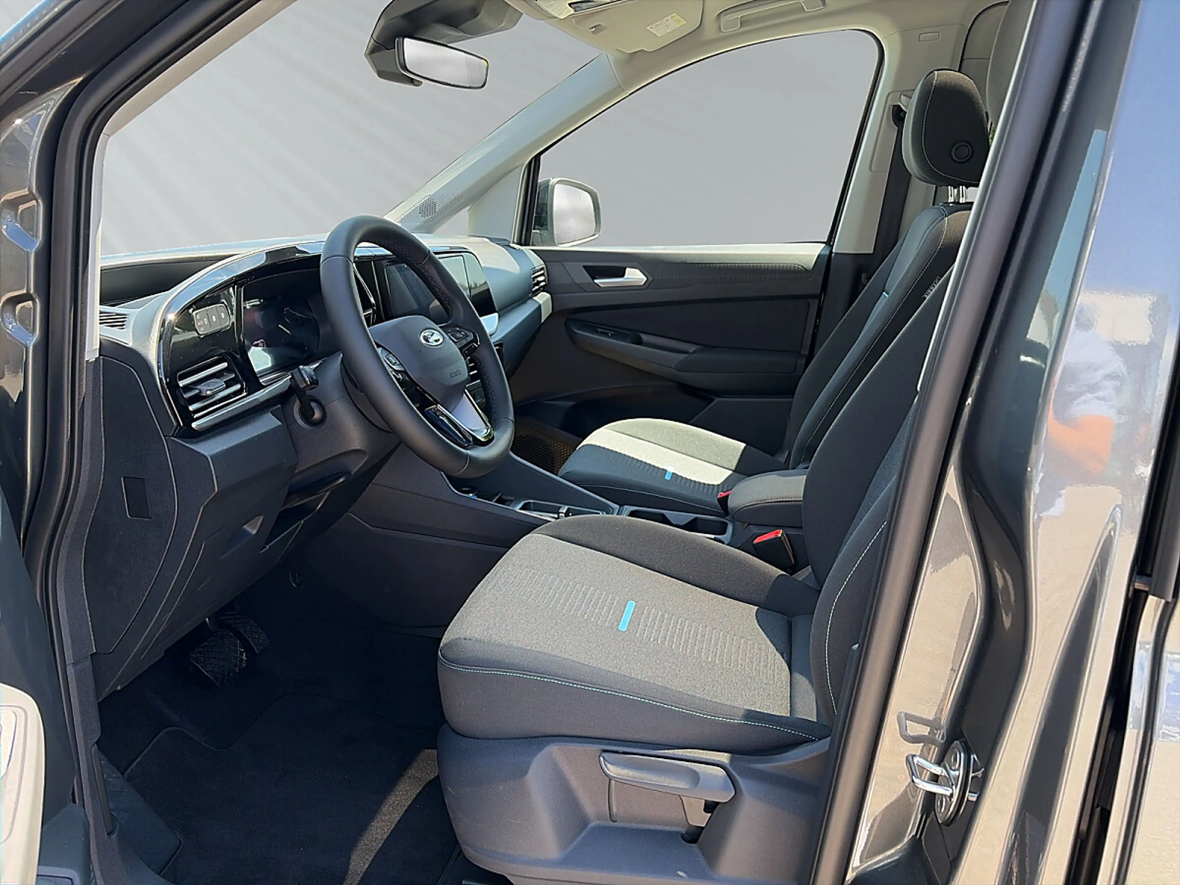 Ford Grand Tourneo Connect 1,5 EcoBoost PHEV L2 Active 110KW / 150PS — photo 9