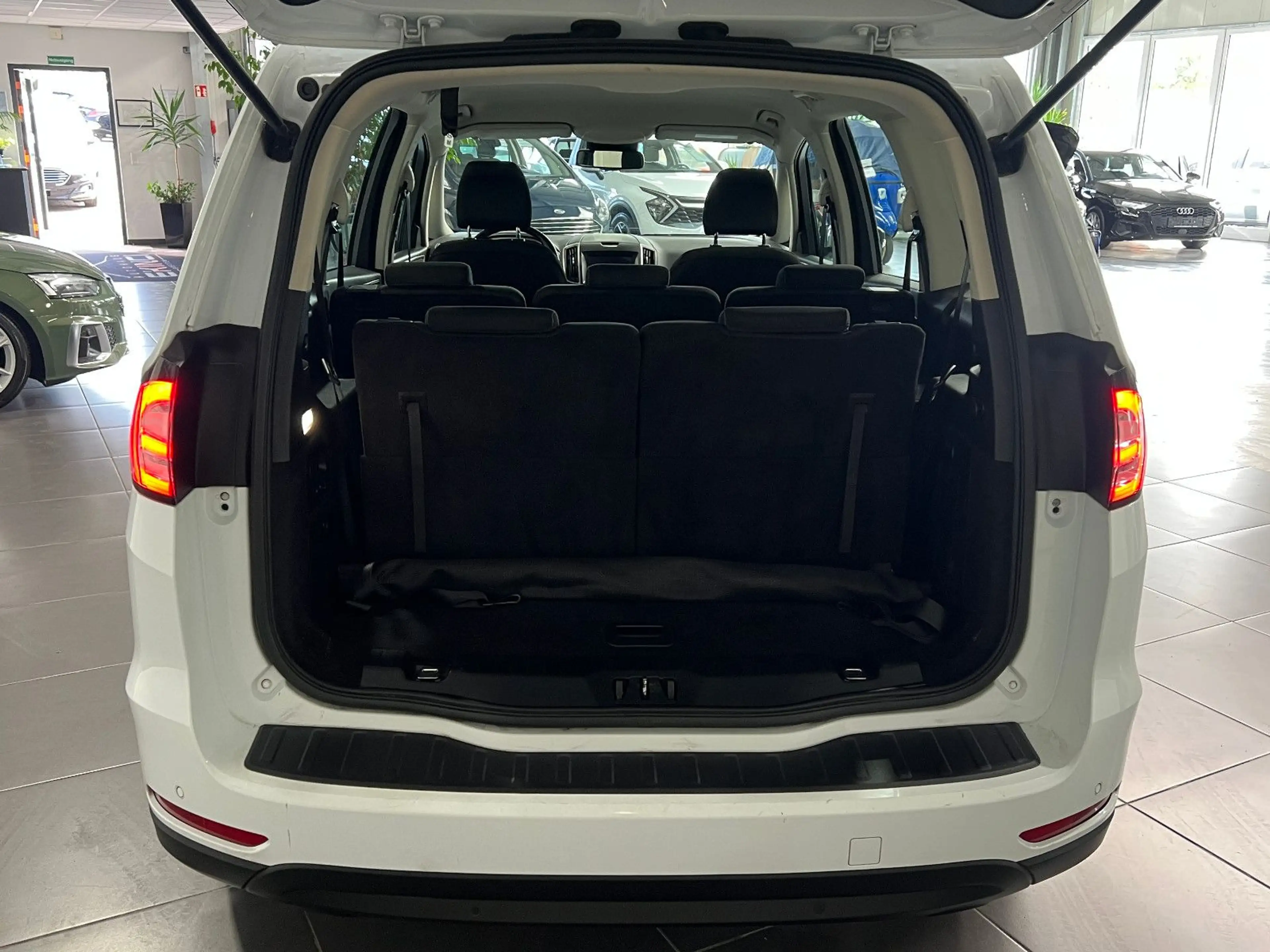Ford Galaxy 2.5 Hybrid Automatik **7-Sitze*Navi** — photo 11