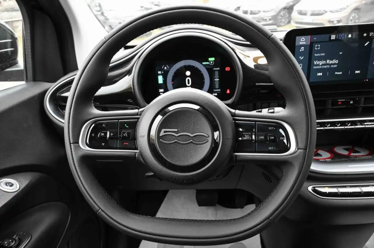 Fiat 500e Hatchback 320km 16