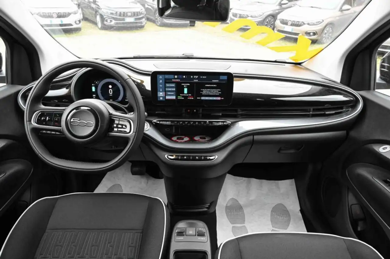 Fiat 500e Hatchback 320km 11