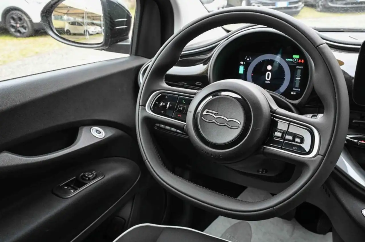 Fiat 500e Hatchback 320km 21