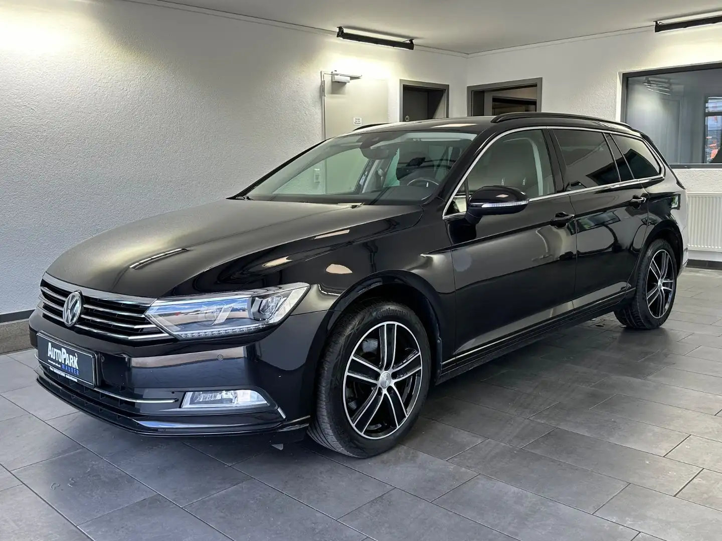 Volkswagen Passat Variant Comfortline*AHK*Massage*LED*Navi* Negro - 2