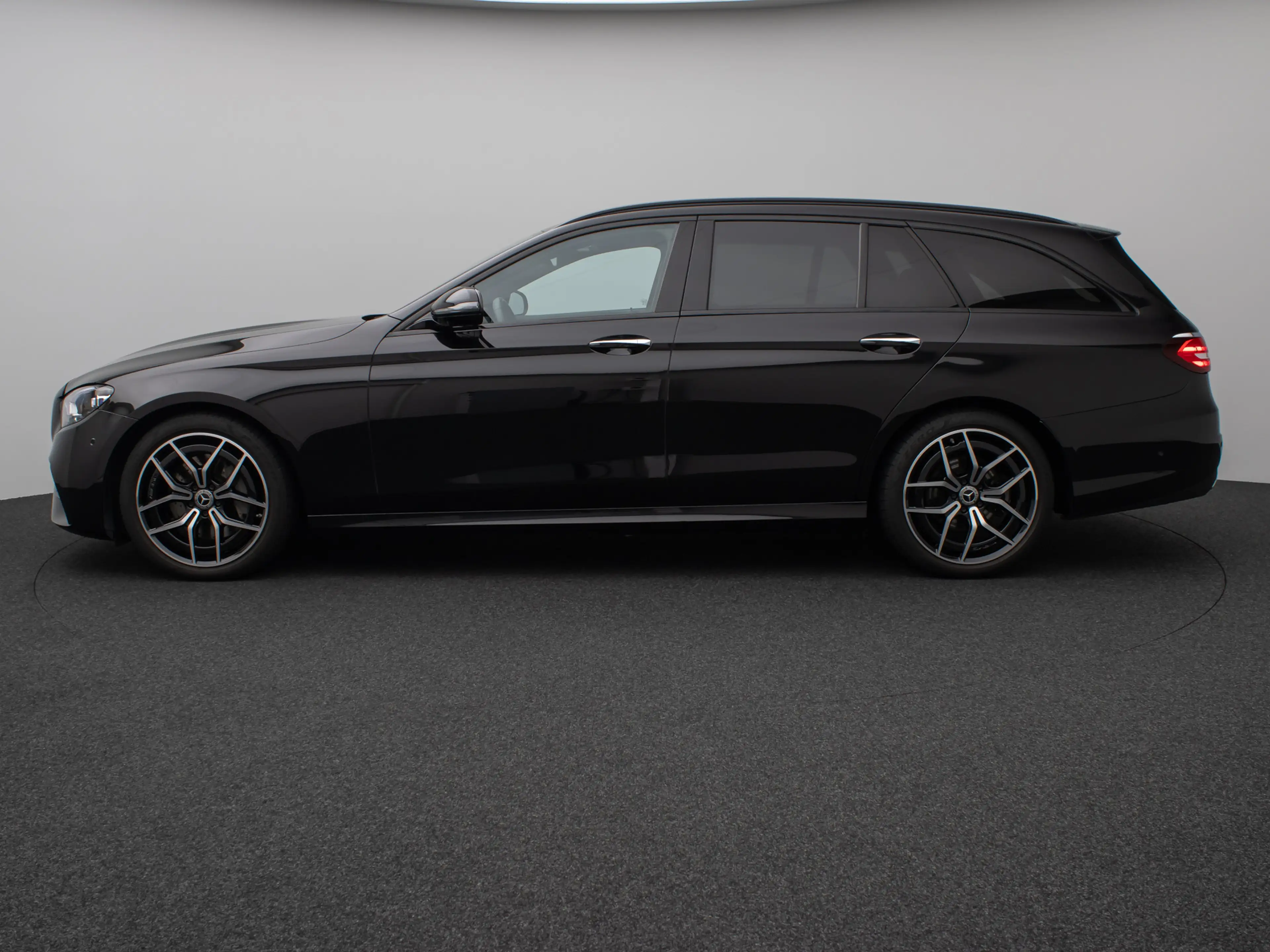 Mercedes-Benz E 220 AMG 9G-Tronic Panorama 360°Burmester Voll — photo 11