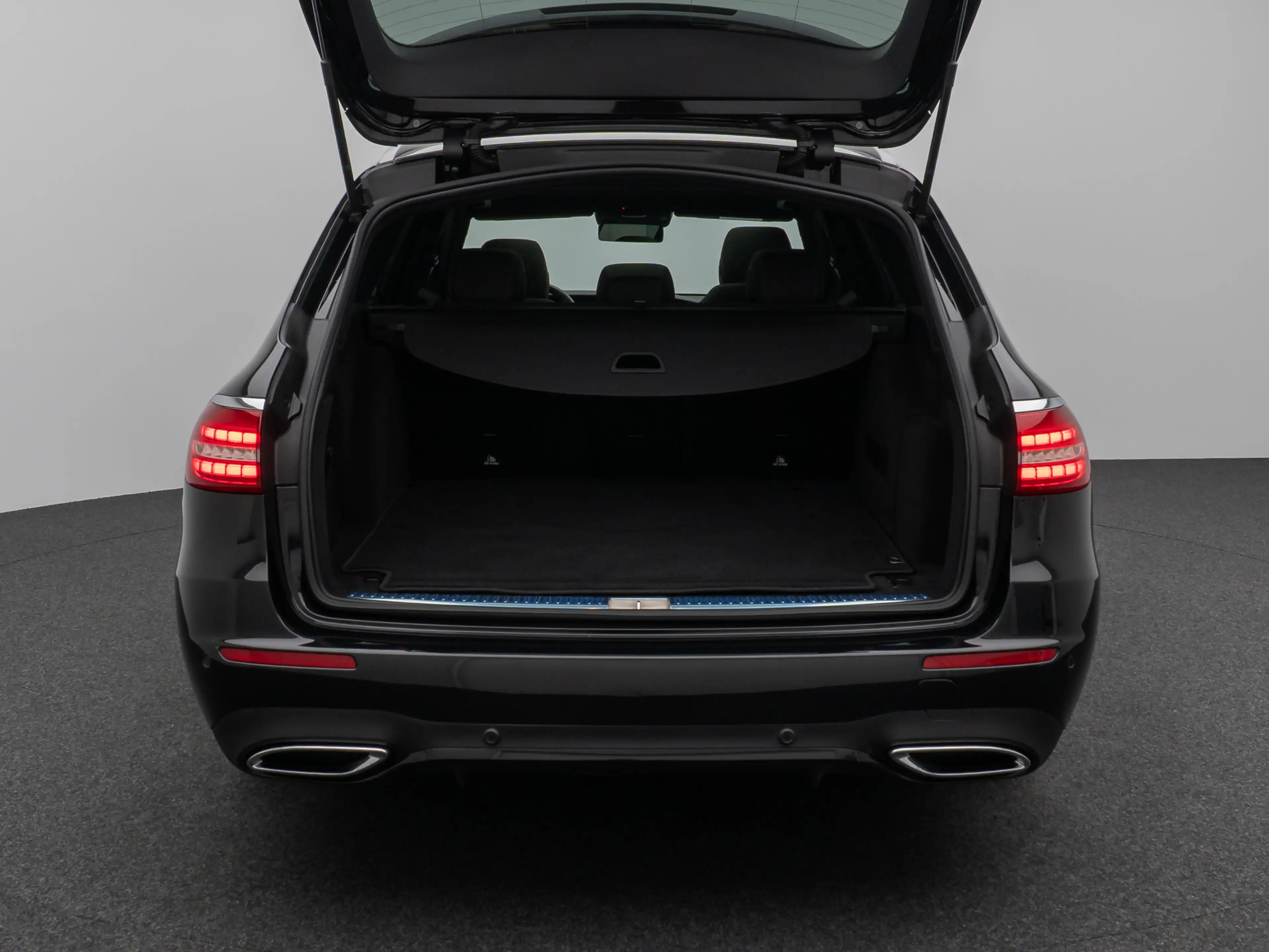 Mercedes-Benz E 220 AMG 9G-Tronic Panorama 360°Burmester Voll — photo 13