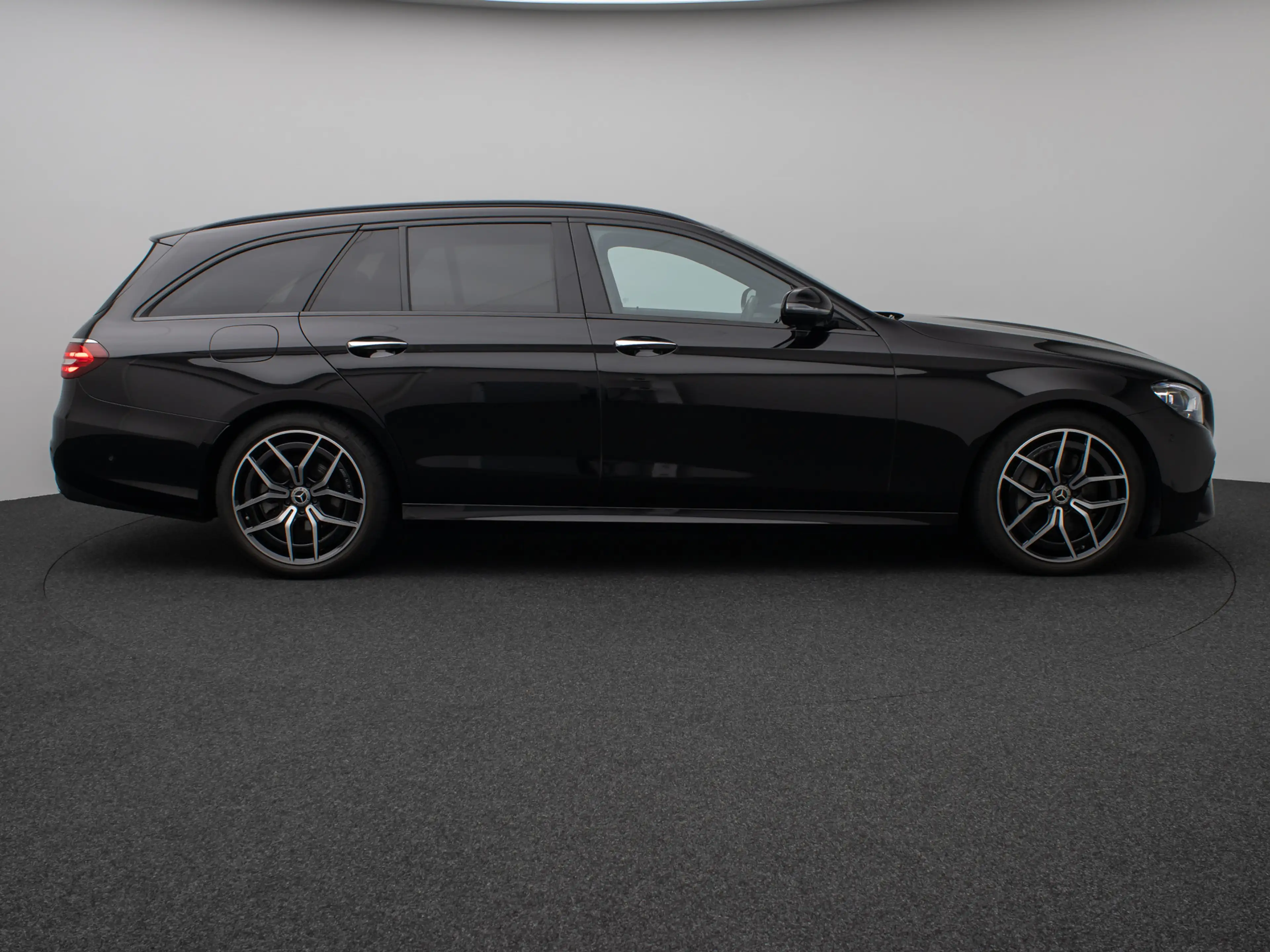 Mercedes-Benz E 220 AMG 9G-Tronic Panorama 360°Burmester Voll — photo 5