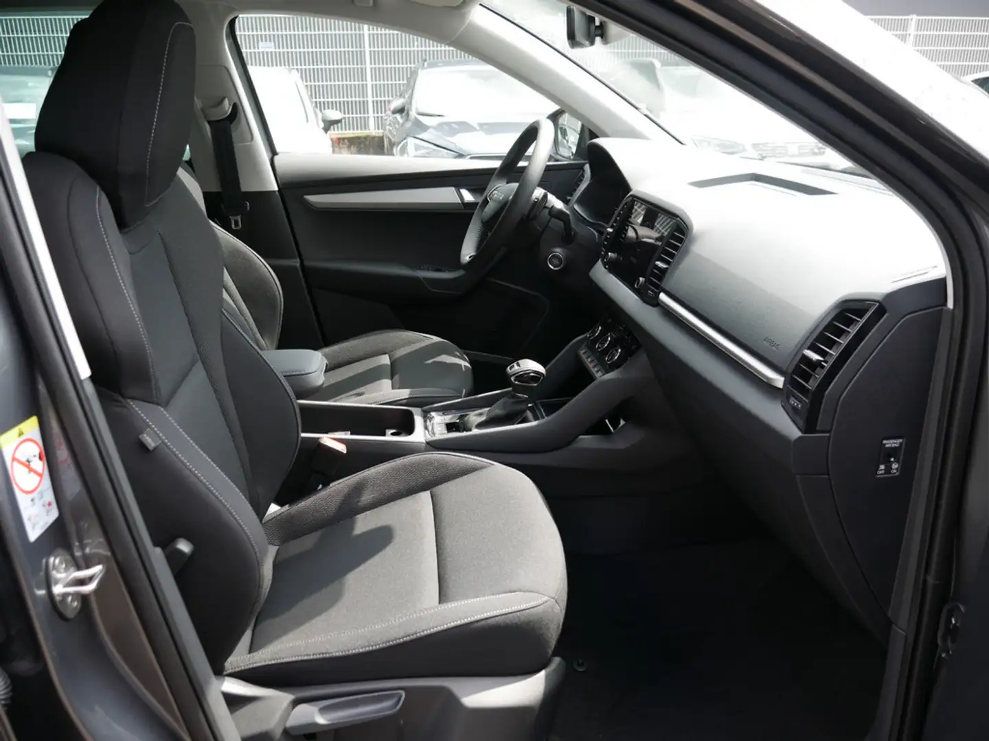 Skoda Karoq Tour 1.5 TSI KAMERA NAVI AHK ACC LED Grau - 2