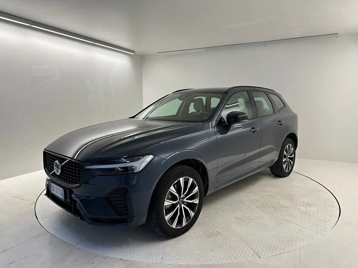 Volvo XC60 B4 (d) AWD automatico Plus Dark Blu/Azzurro - 1