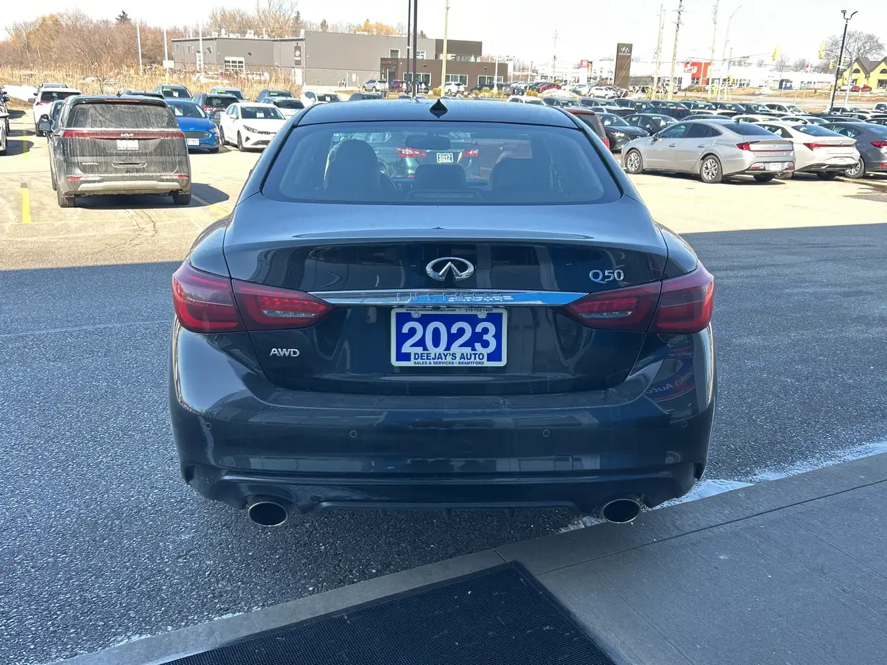 Infiniti Q50 снимка Infiniti Q50