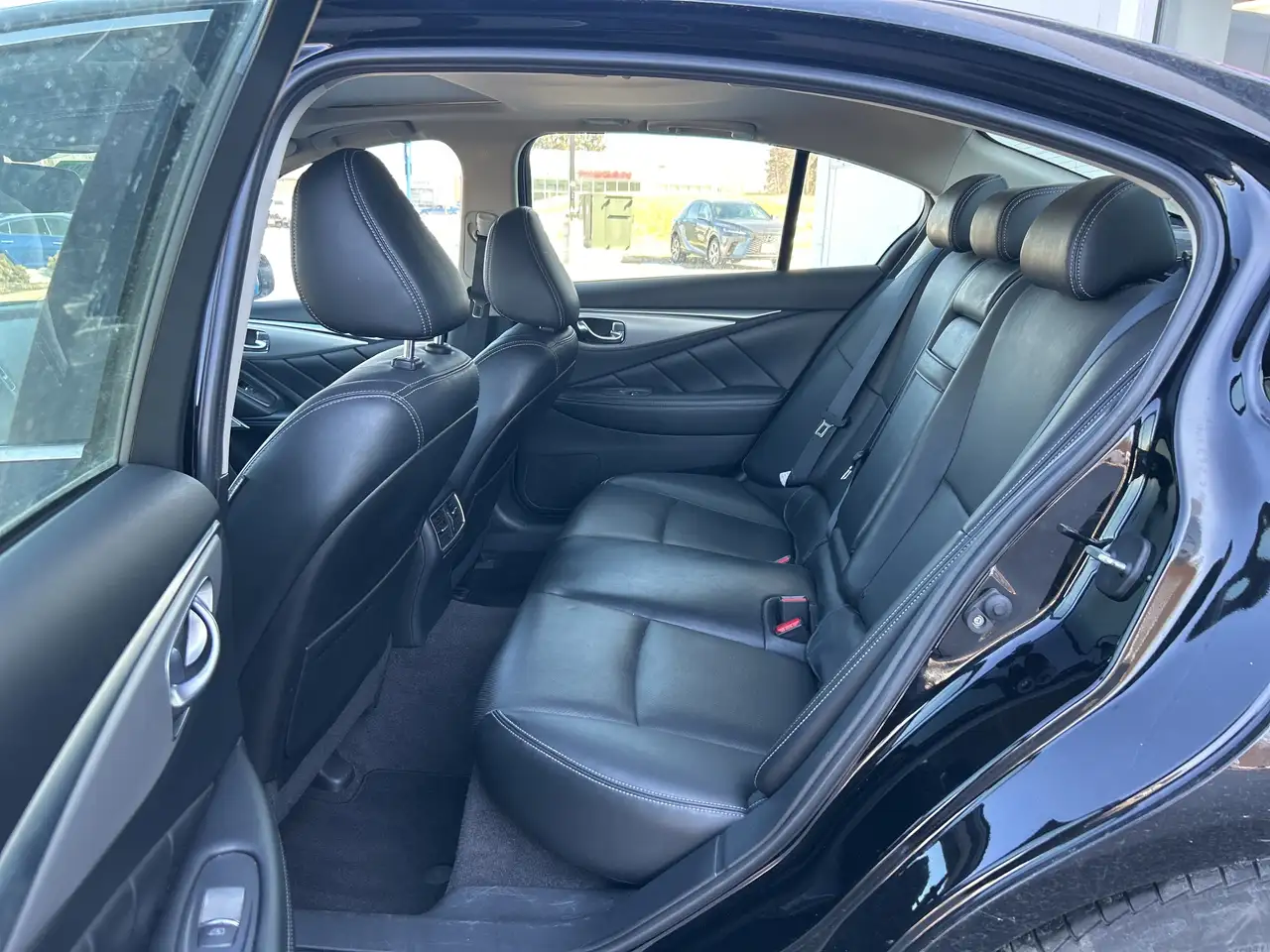 Infiniti Q50 снимка Infiniti Q50