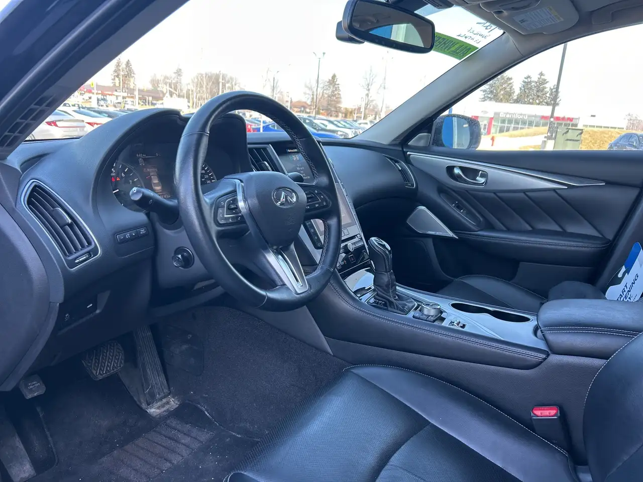 Infiniti Q50 снимка Infiniti Q50