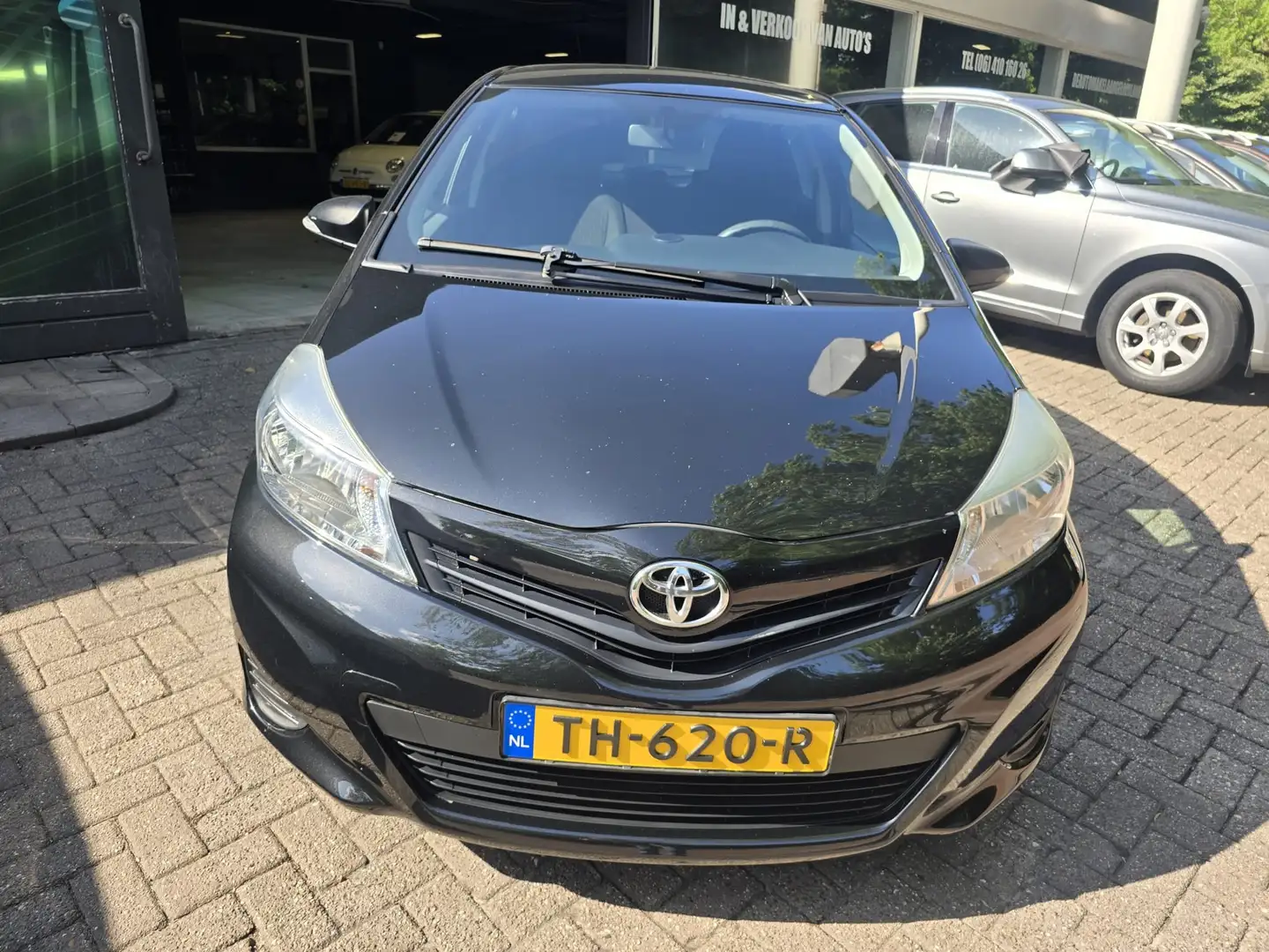 Toyota Yaris 1.0 VVT-i Comfort | 12MND GARANTIE | NIEUWE APK | Nero - 2