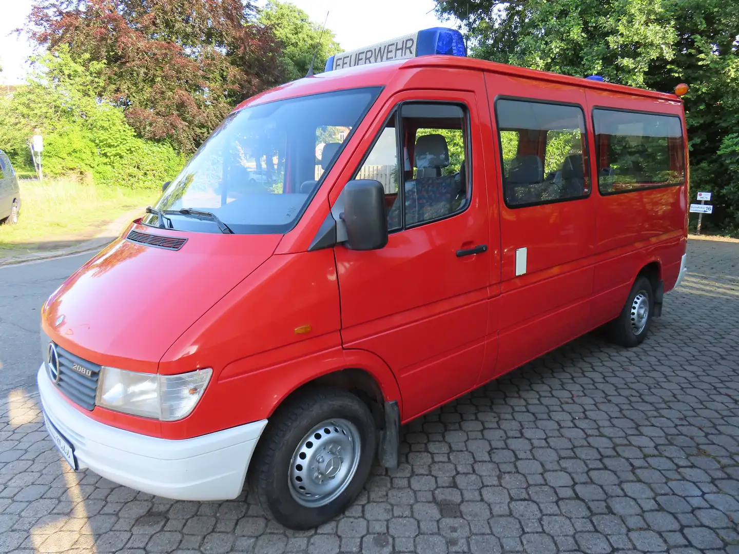 Mercedes-Benz Sprinter 208 D Feuerwehr *nur 138 TKM*HU neu*8 Sitze*AHK* Rouge - 2