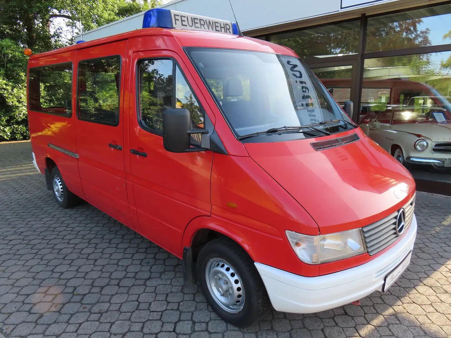 Mercedes-Benz Sprinter 208 D Feuerwehr *nur 138 TKM*HU neu*8 Sitze*AHK* Rouge - 1