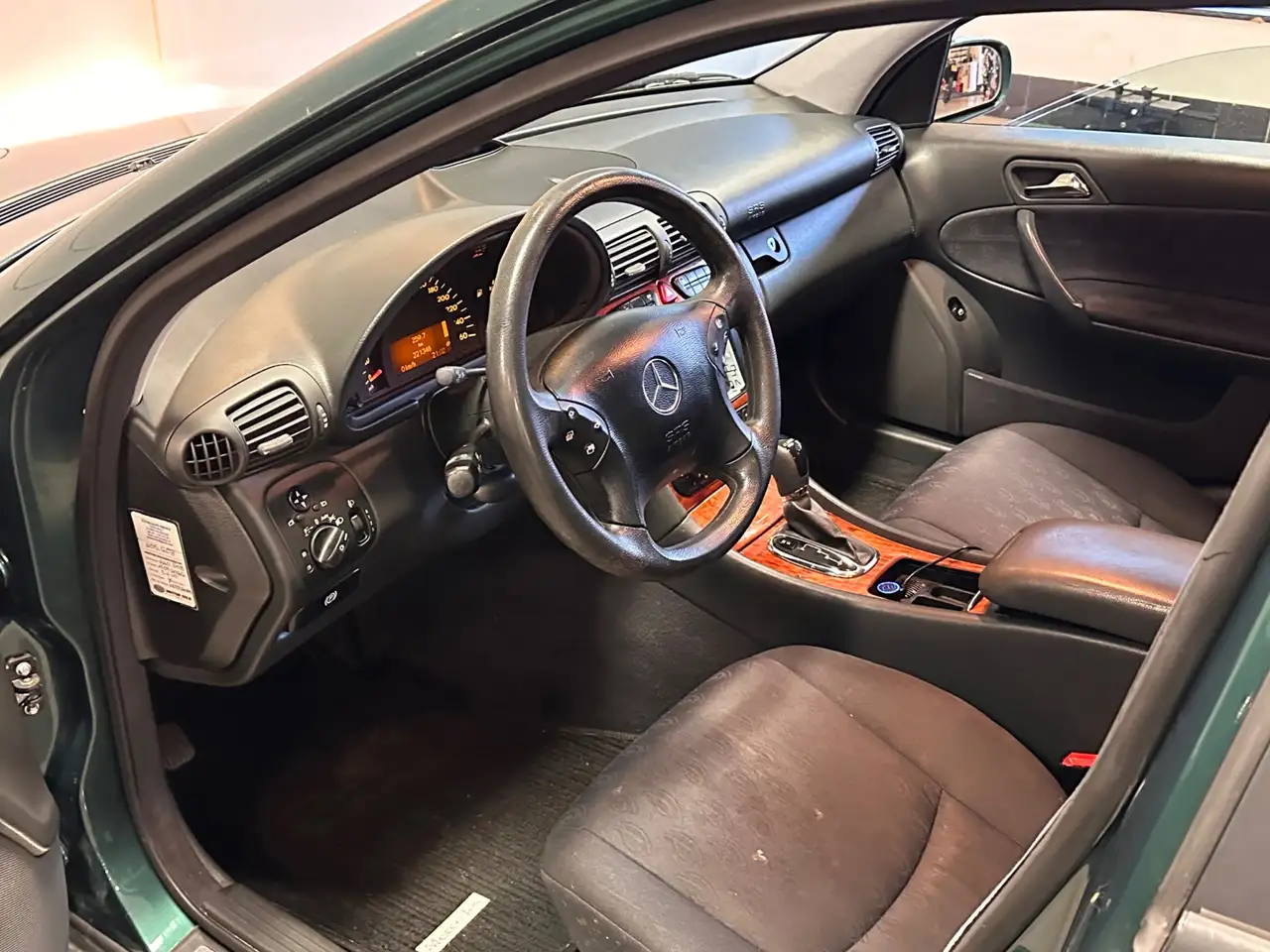 Mercedes-Benz C 200 K. Elegance / 163 PK / Automaat / Roest & Schade, foto 4
