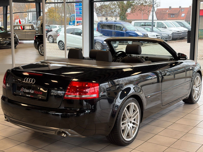 Audi A4 Cabriolet 2.0 TDI · S Line  Alcantara · Navi — photo 3