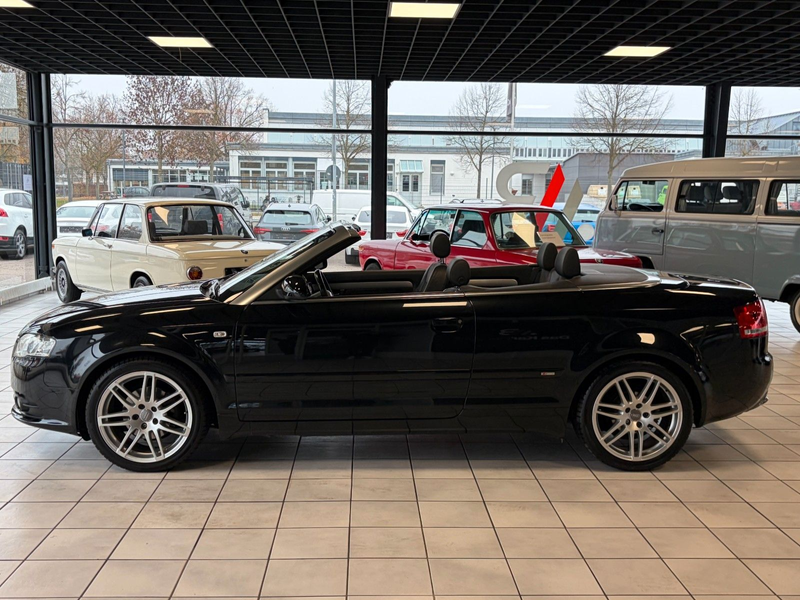 Audi A4 Cabriolet 2.0 TDI · S Line  Alcantara · Navi — photo 7