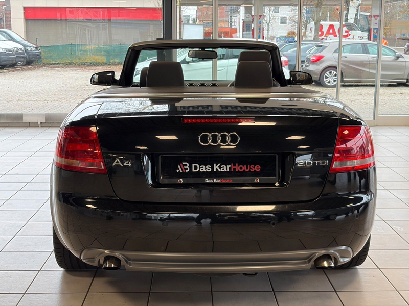Audi A4 Cabriolet 2.0 TDI · S Line  Alcantara · Navi — photo 4
