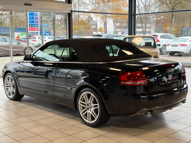 Audi A4 Cabriolet 2.0 TDI · S Line  Alcantara · Navi — photo 13