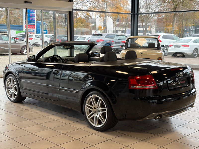 Audi A4 Cabriolet 2.0 TDI · S Line  Alcantara · Navi — photo 6