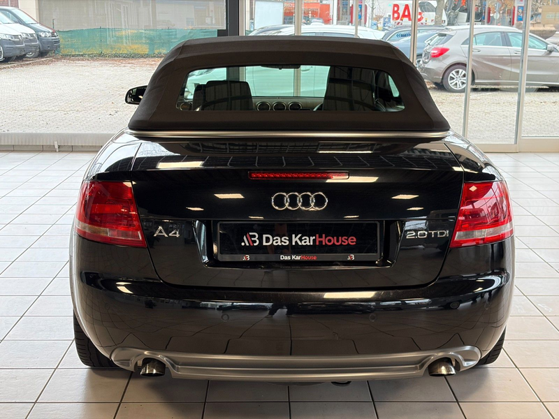 Audi A4 Cabriolet 2.0 TDI · S Line  Alcantara · Navi — photo 12