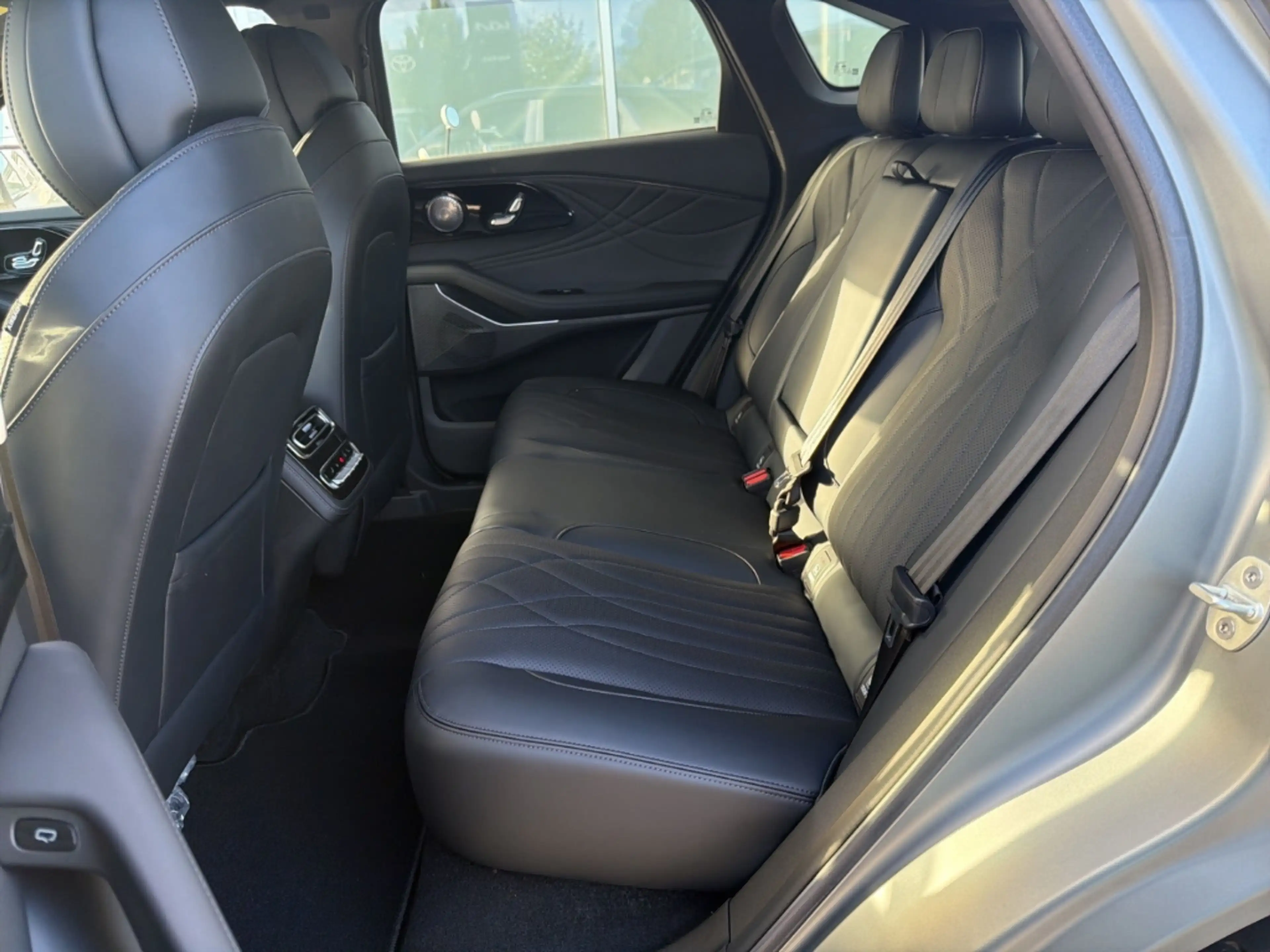 Omoda 9 Exclusive PHEV 1.5 TGDI AWD / GRAU MATT/ 540° / PA — photo 11