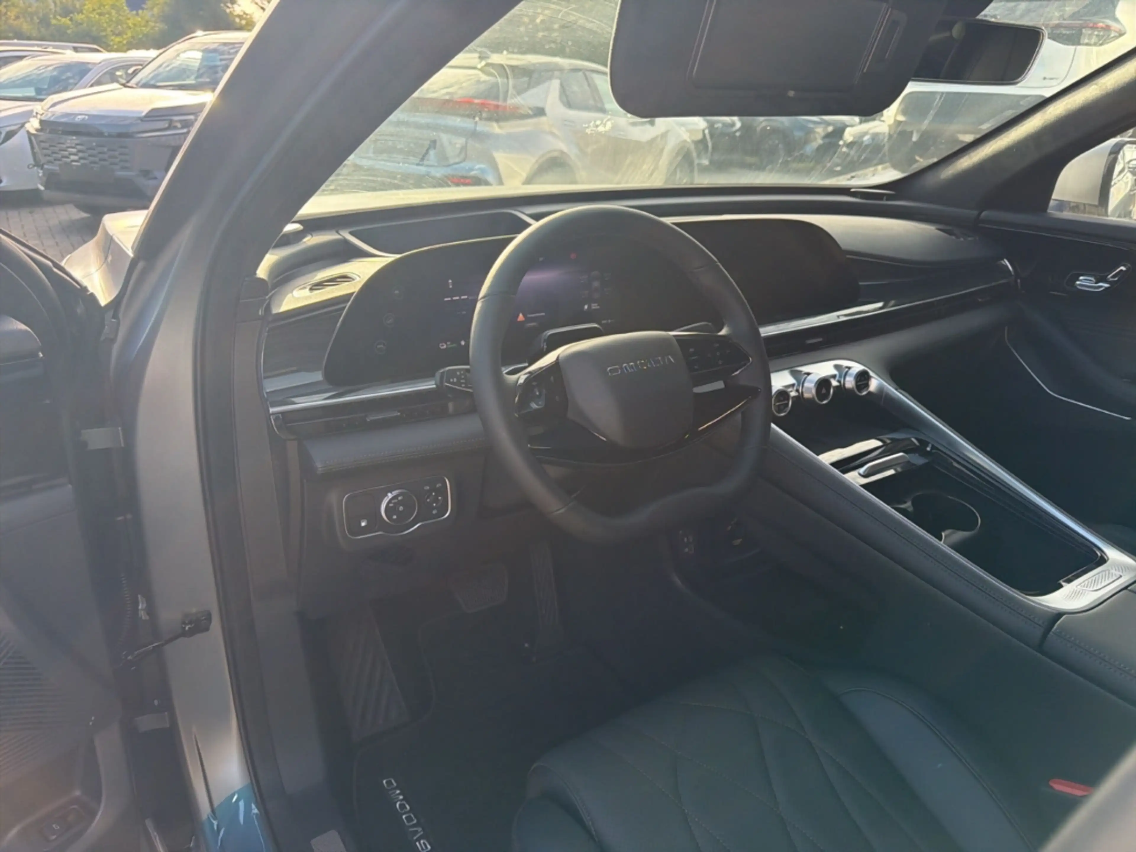 Omoda 9 Exclusive PHEV 1.5 TGDI AWD / GRAU MATT/ 540° / PA — photo 9