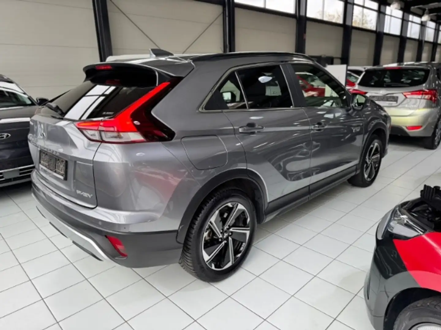 Mitsubishi Eclipse Cross Mitsubishi Plug-in Hybrid Plus ohne HUD 2,4 (SDA m Grau - 2