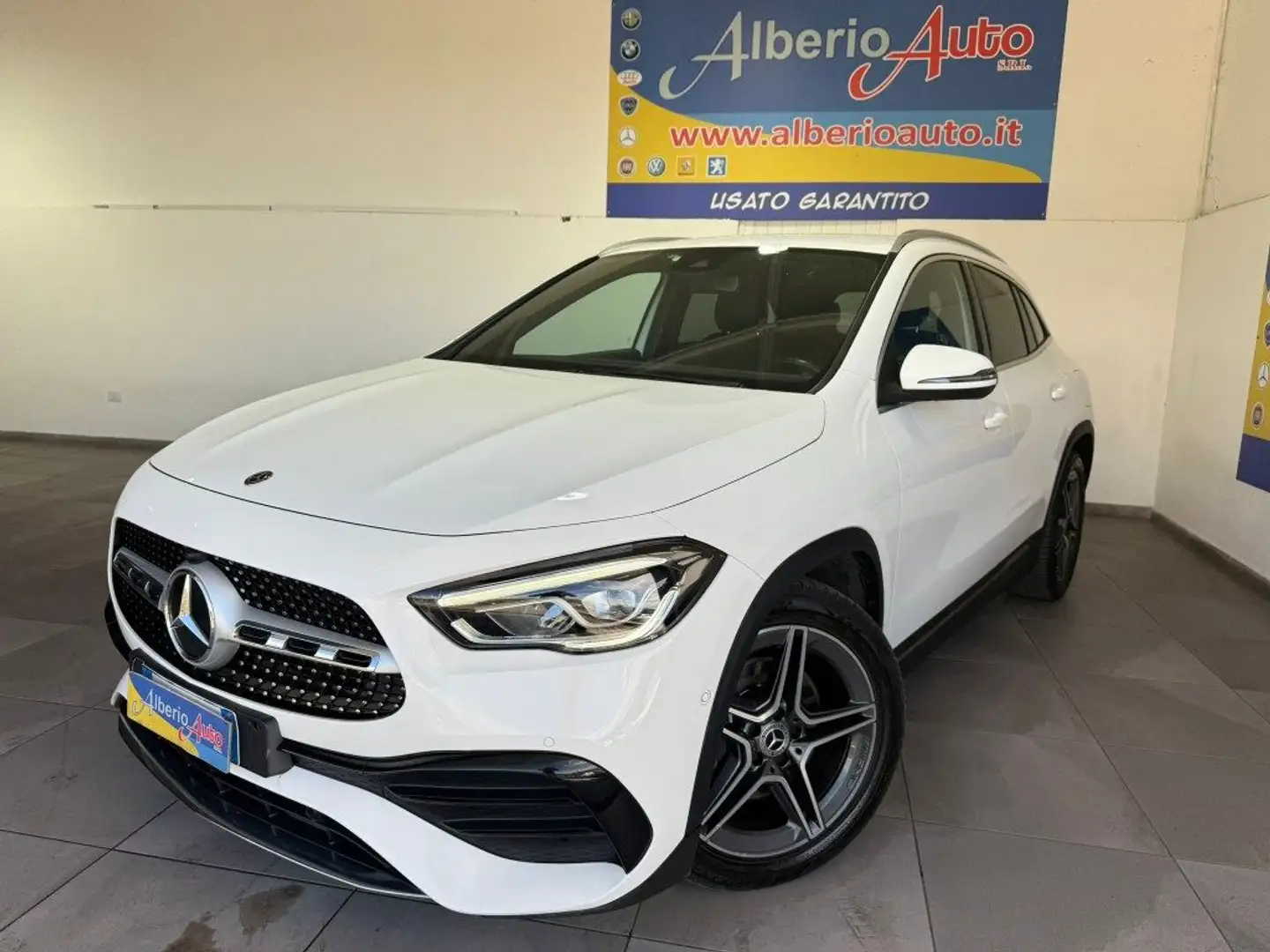 Mercedes-Benz GLA 180 d Automatic Premium AMG Bianco - 1
