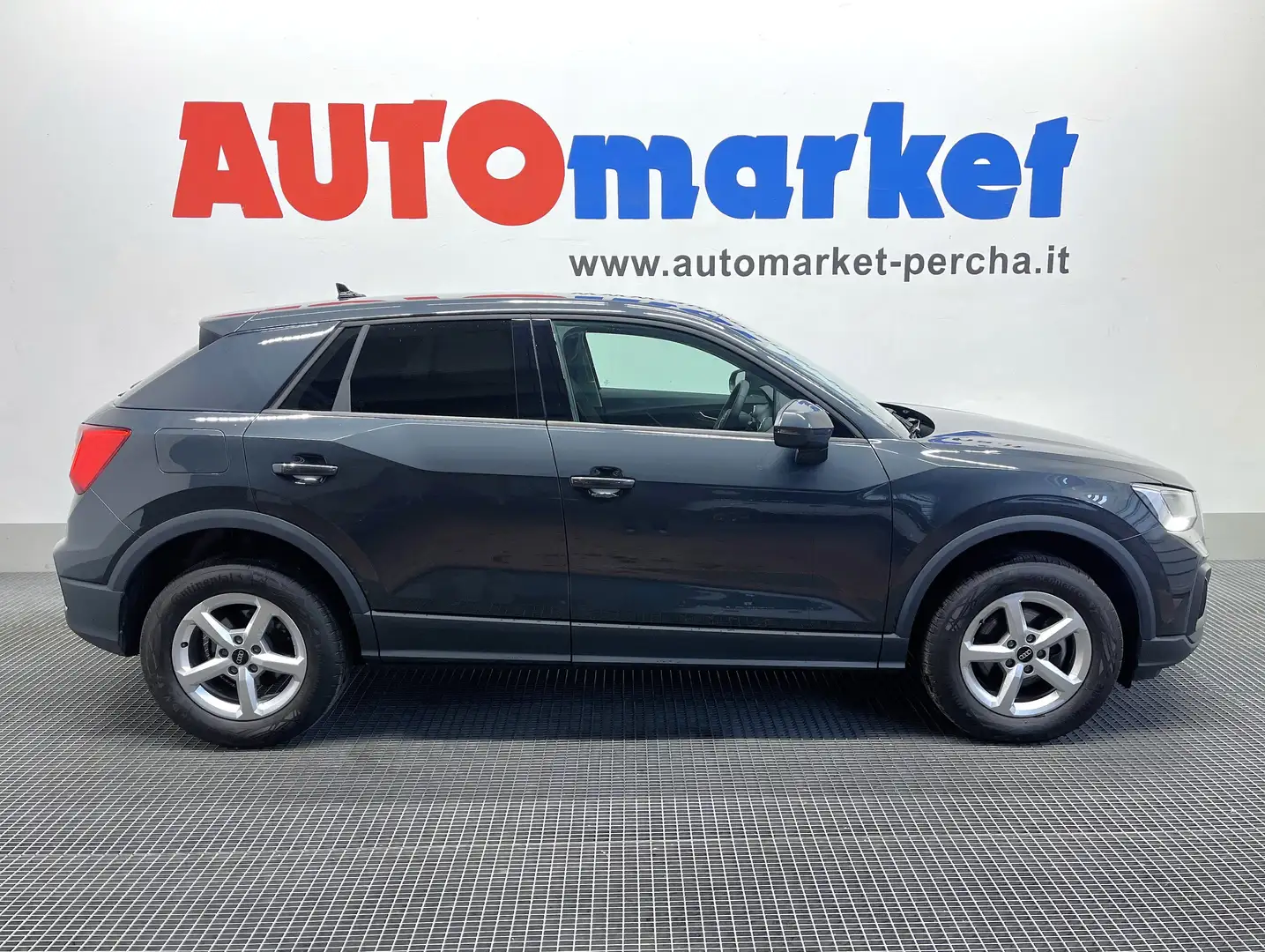 Audi Q2 30 tfsi Business 116cv Grigio - 1