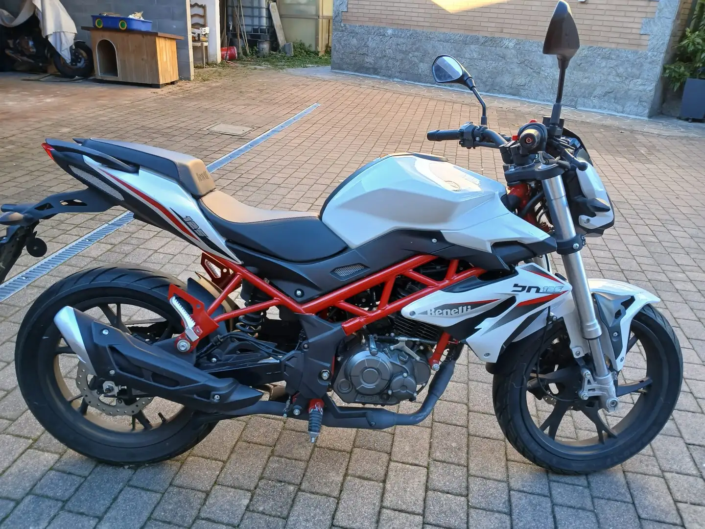 Benelli BN 125 Blanco - 1