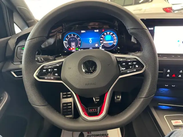 Volkswagen Golf view 17