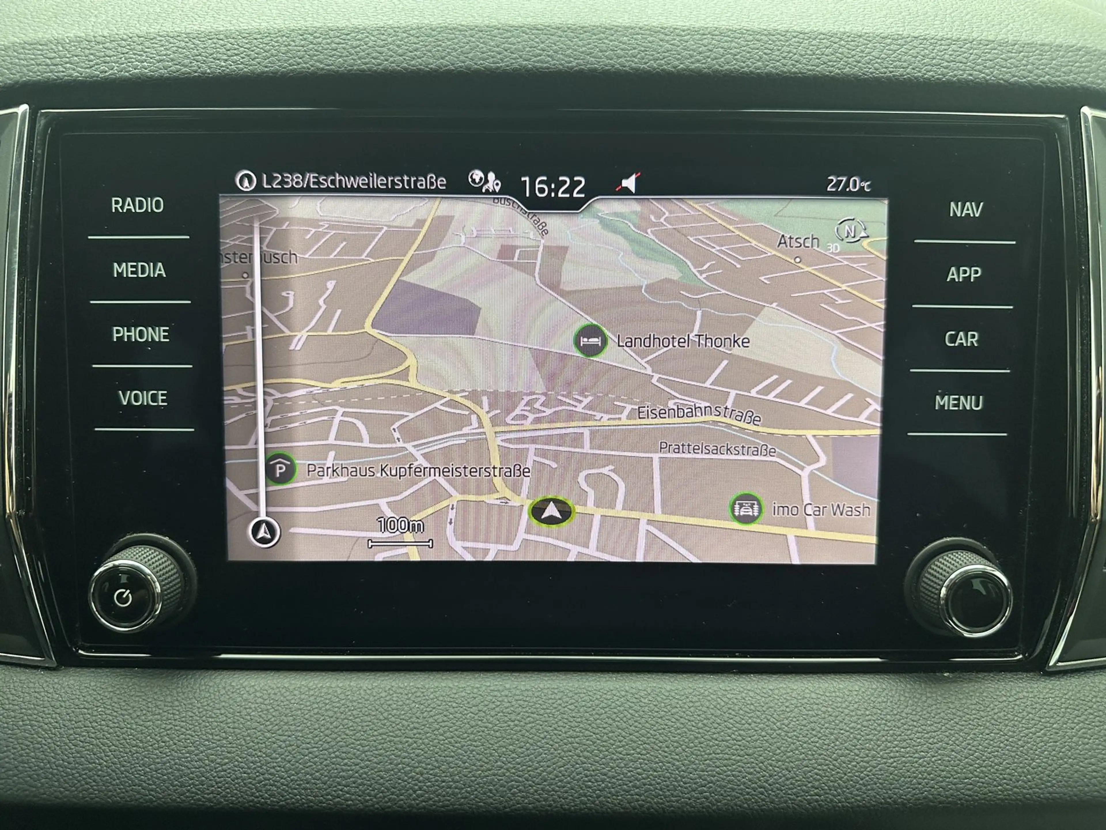 Skoda Karoq Ambition "1 HAND-NAVI-SITZH-PDC-ALU" — photo 15