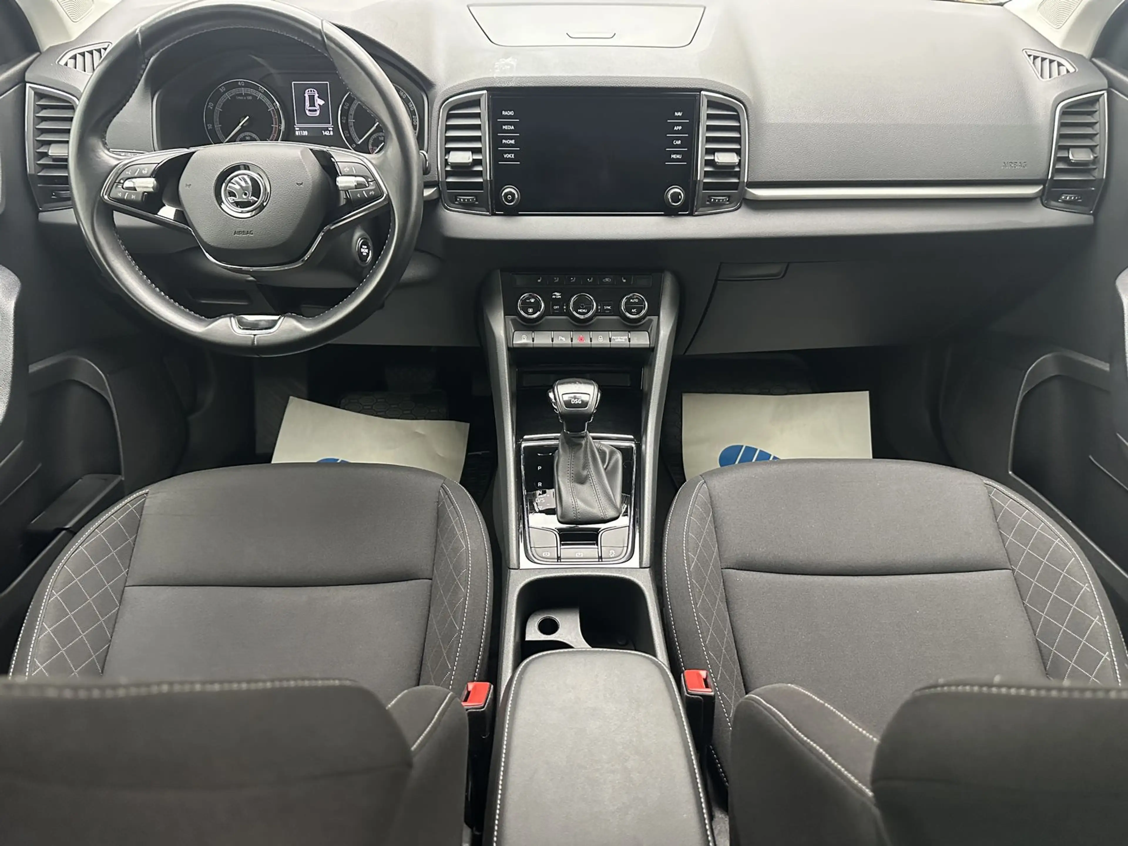 Skoda Karoq Ambition "1 HAND-NAVI-SITZH-PDC-ALU" — photo 12