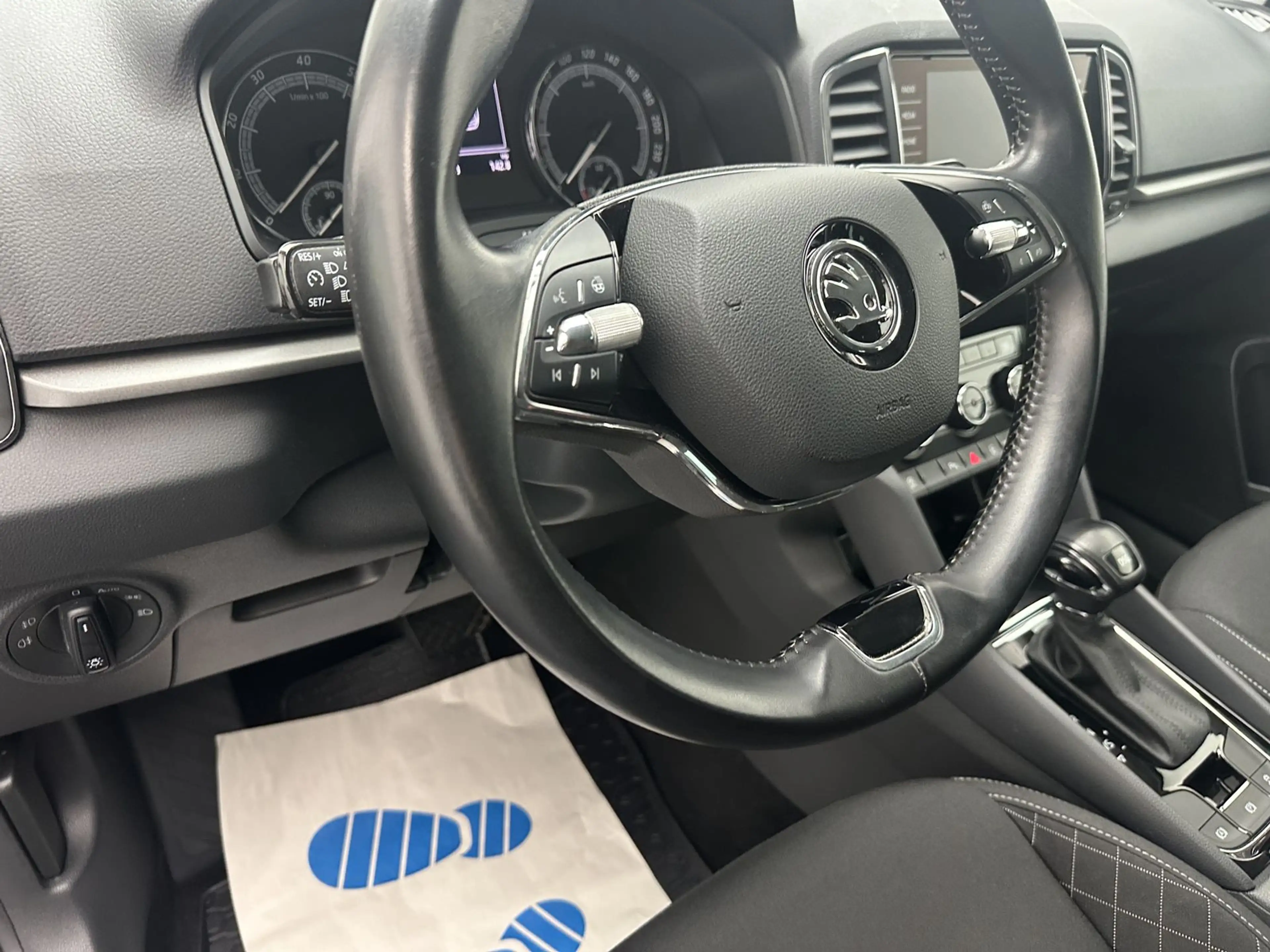 Skoda Karoq Ambition "1 HAND-NAVI-SITZH-PDC-ALU" — photo 14