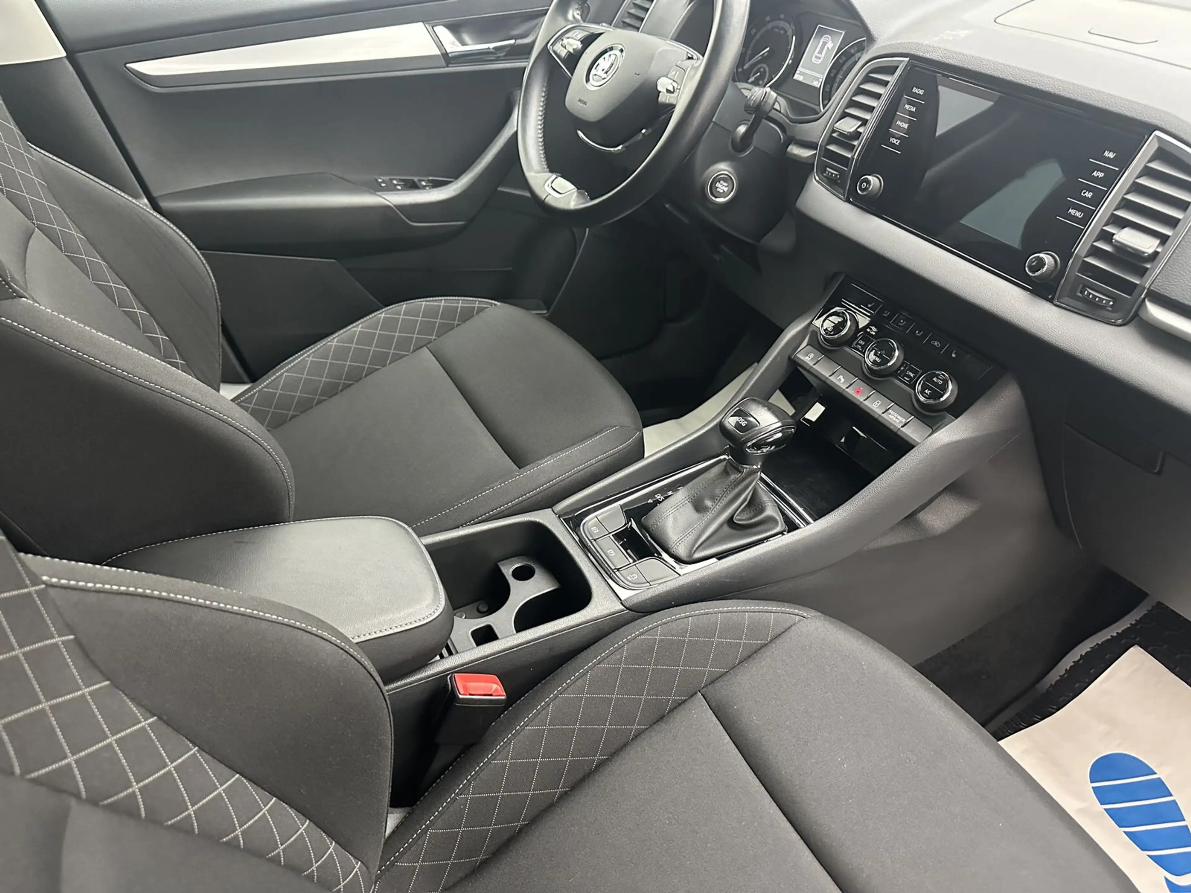 Skoda Karoq Ambition "1 HAND-NAVI-SITZH-PDC-ALU" — photo 11