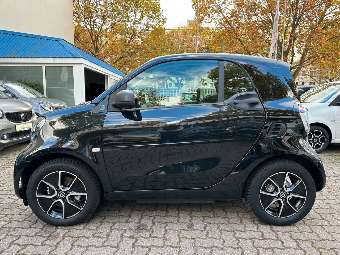 smart forTwo fortwo EQ 60kW*EXCL*PANORAMA*NAVI*PTS+KAM*22kW* Zwart - 2