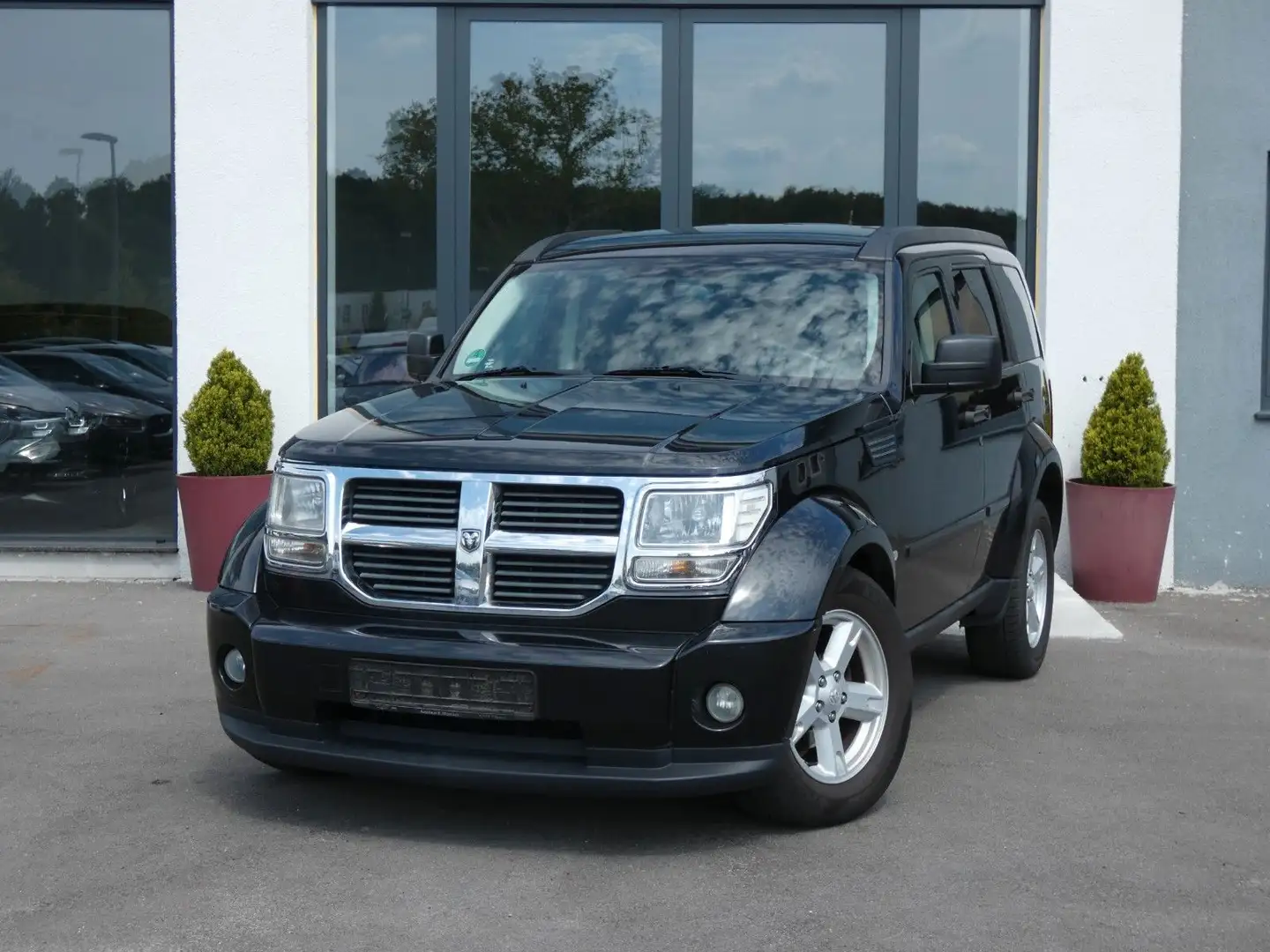 Dodge Nitro 2.8 CRD 4WD*Ahk*Aut*Leder*Klima*Shz* Black - 1
